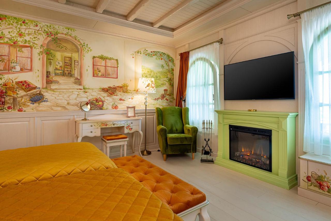 Casa Timis - Wellness & Spa Resort Chitorani Exterior foto A bedroom with a fireplace